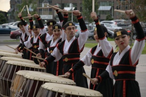 В Алматы проходит V Молодежный театральный форум