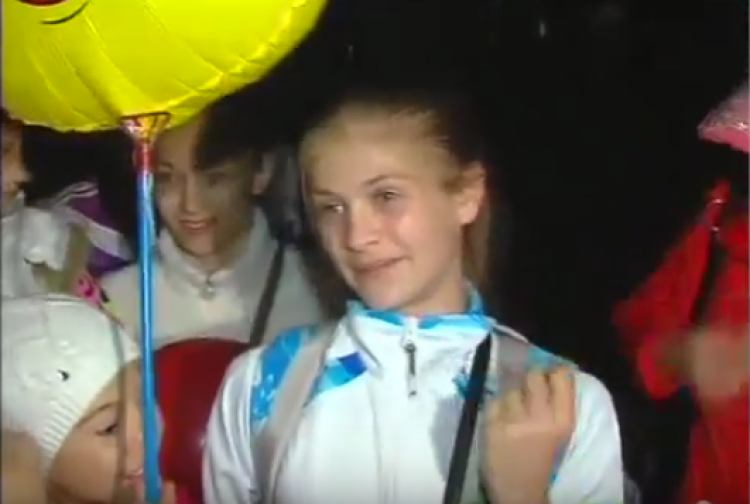 Триумфальное возвращение гимнастки Д Медведевой домой