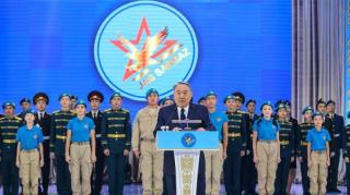 "Радостный день": Назарбаев поздравил казахстанцев с Днем первого Президента