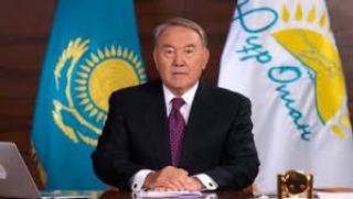 Назарбаев поздравил казахстанцев с Днем благодарности