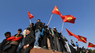 Президент Кыргызстана призвал молодежь ставить интересы народа на первое место