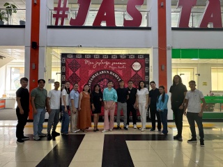 Елена Беркова қатысатын Dom2 порносын онлайн көріңіз