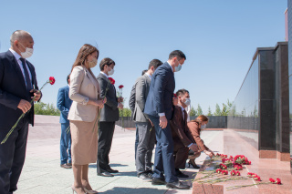 Возложение цветов к мемориалу «АЛЖИР», 28 мая 2021 года