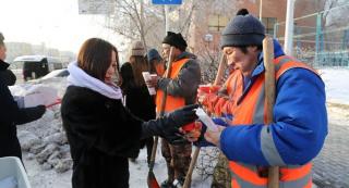 Чай и бутерброды для дворников: студенты Астаны запустили акцию